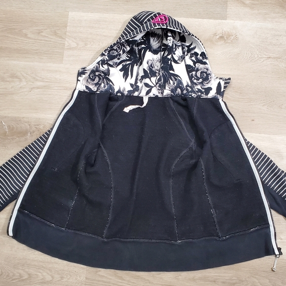 Lululemon Womens Scuba Hoodie Jacket in Parallel Stripe Black/white Stretch Sz 4 - Picture 6 of 9